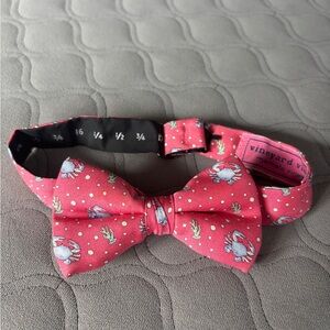 Vineyard Vines Boys Crab Bow tie